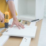 Usterka w domu – lodówka nie działa, pralka cieknie. Zobacz, co zrobić